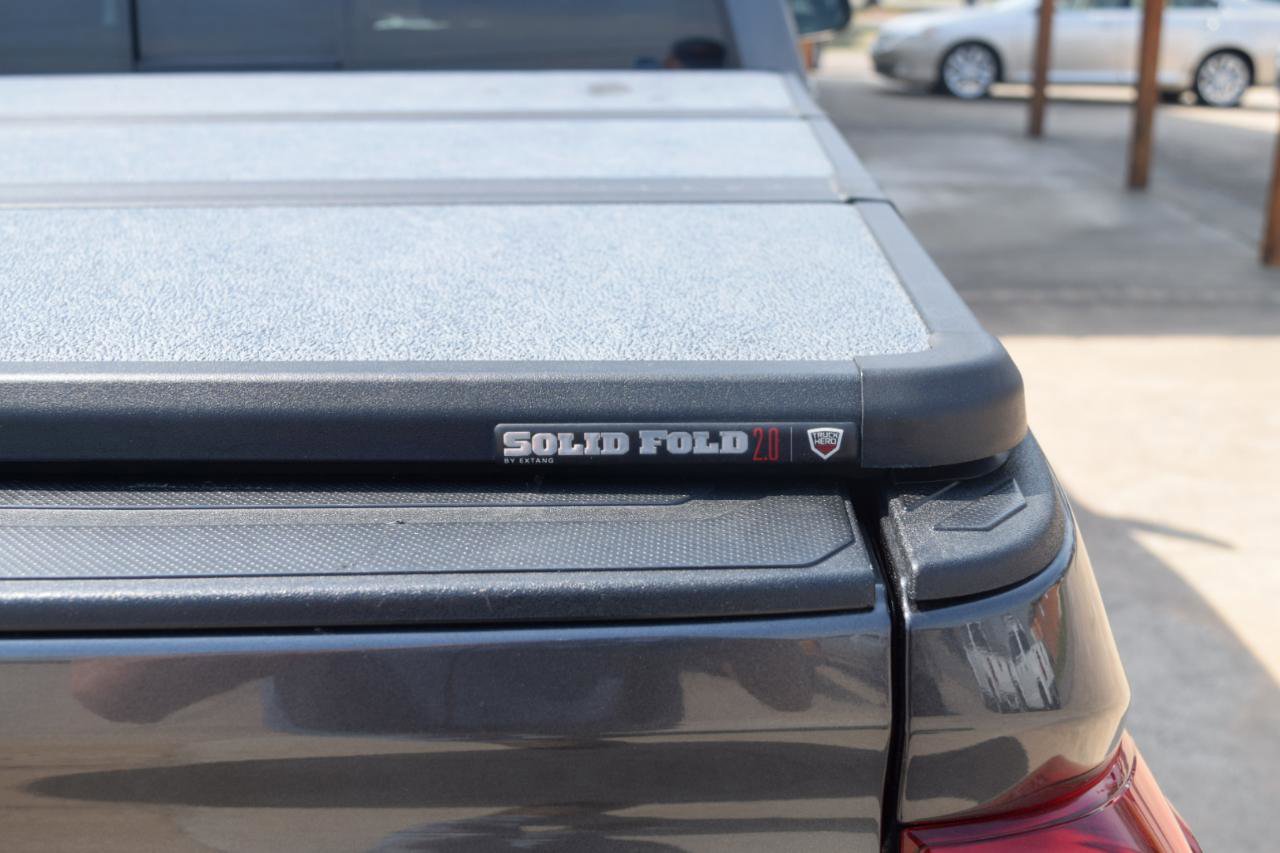 Used 2018 Toyota Tacoma SR5 AWD/4WD image 9