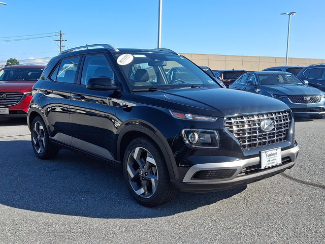 Certified 2025 Hyundai Venue SEL FWD image 3