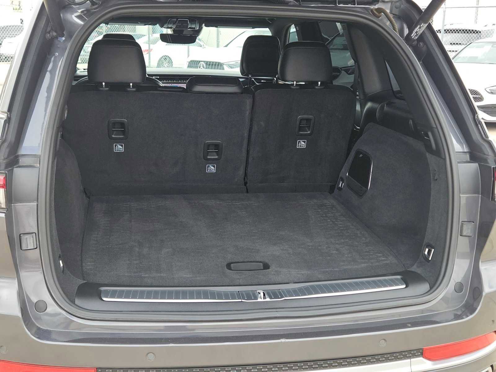 Used 2022 Jeep Grand Cherokee Summit w/ Luxury Tech Group V image 11