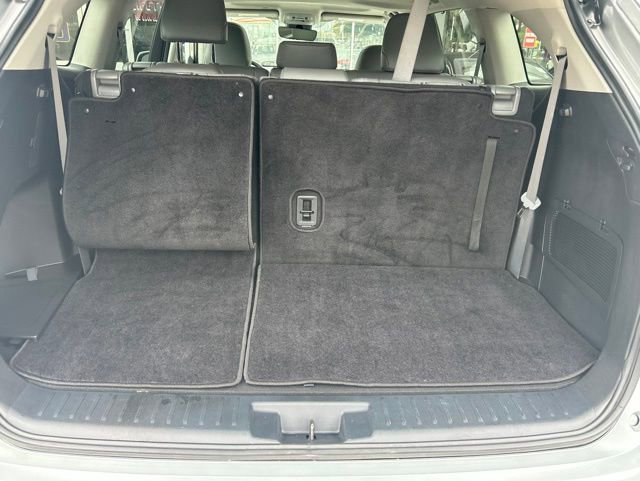 Used 2022 Toyota Highlander XLE AWD/4WD image 10