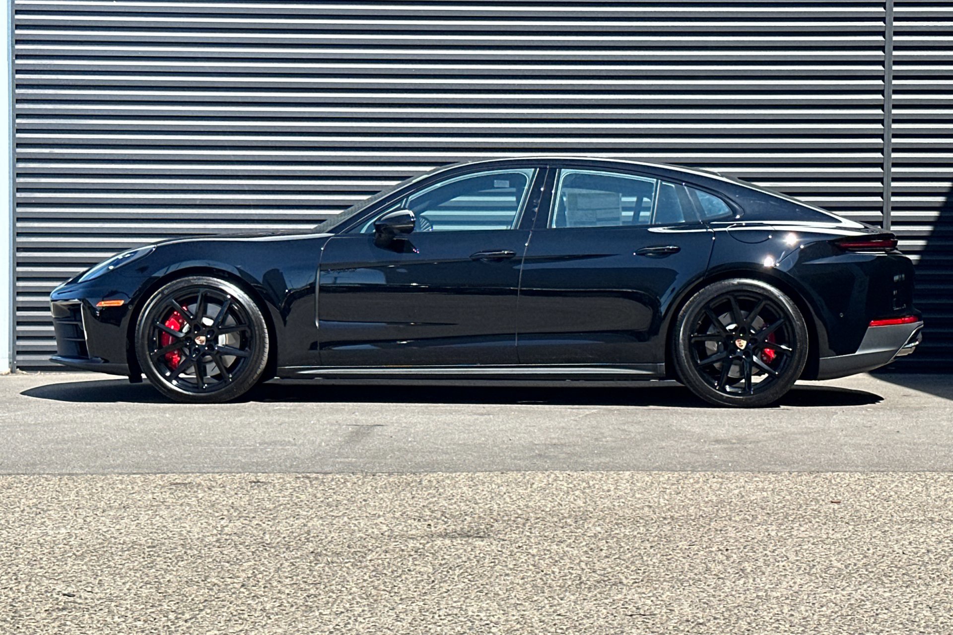 New 2025 Porsche Panamera 4S image 2