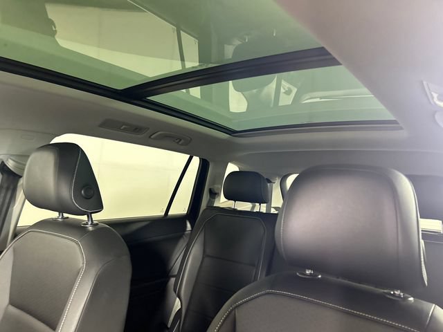 Used 2021 Volkswagen Tiguan SE w/ Panoramic Sunroof Package AWD/4WD image 11
