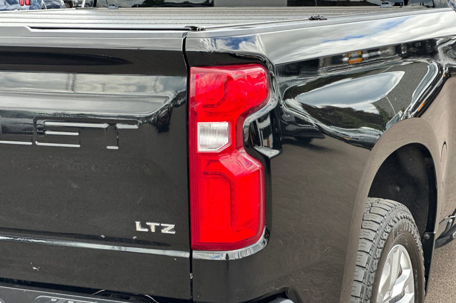 Used 2019 Chevrolet Silverado 1500 LTZ w/ LTZ Plus Package AWD/4WD image 25