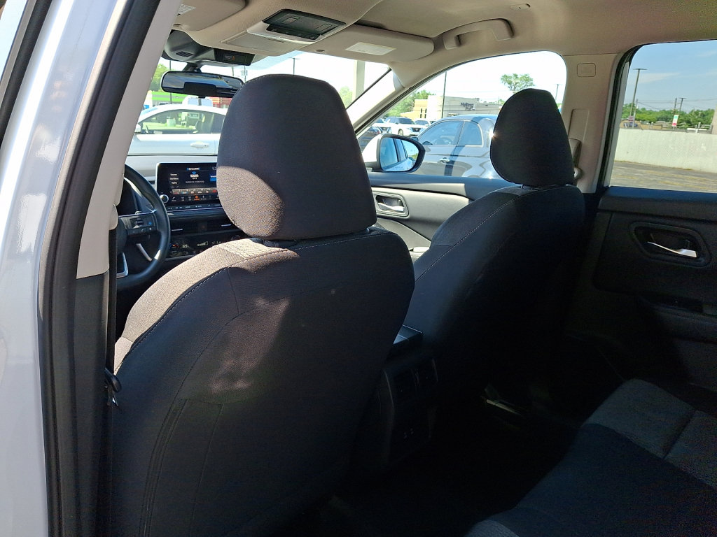 Used 2024 Nissan Rogue SV FWD image 21