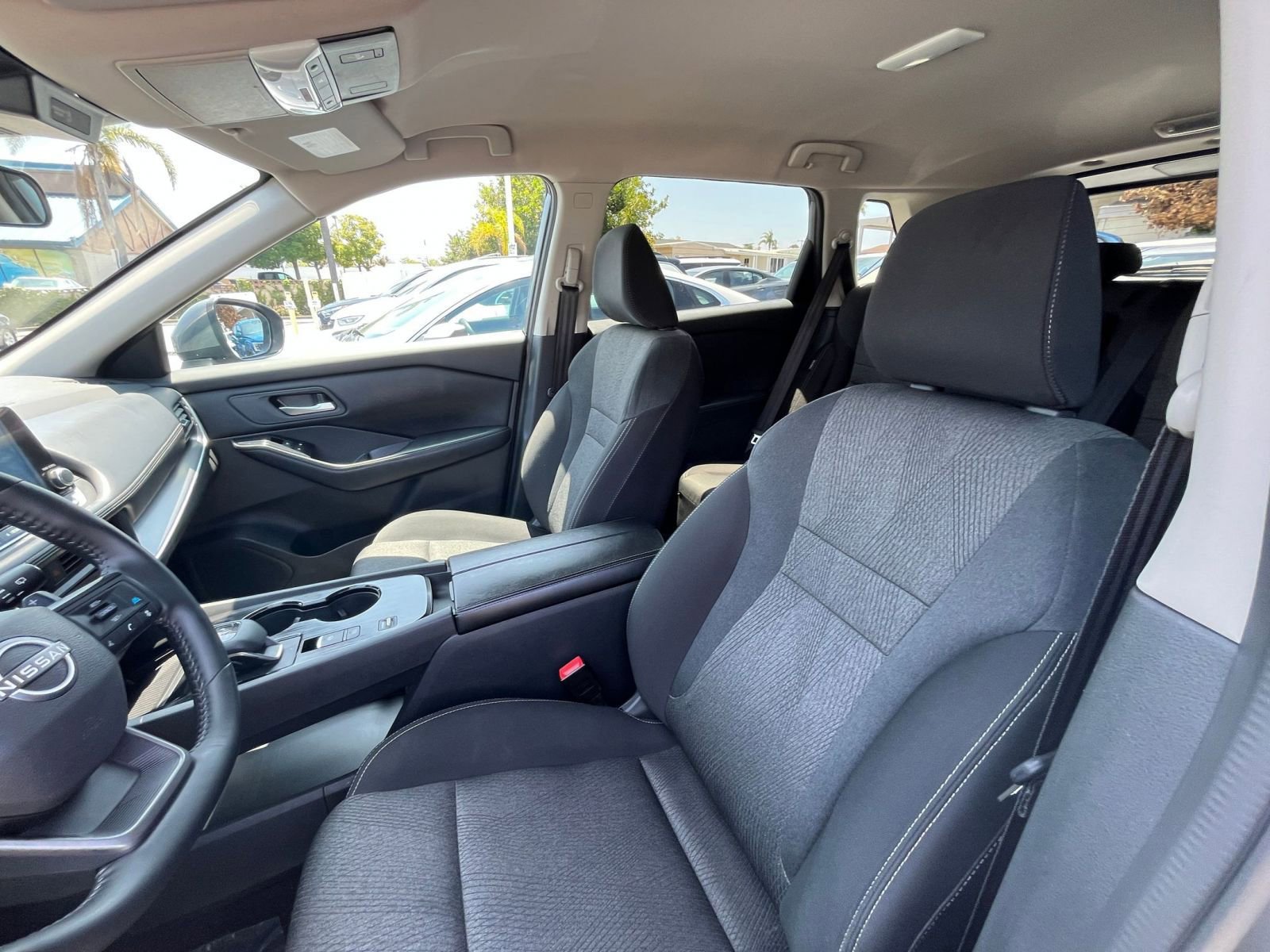 Used 2025 Nissan Rogue SV FWD image 38