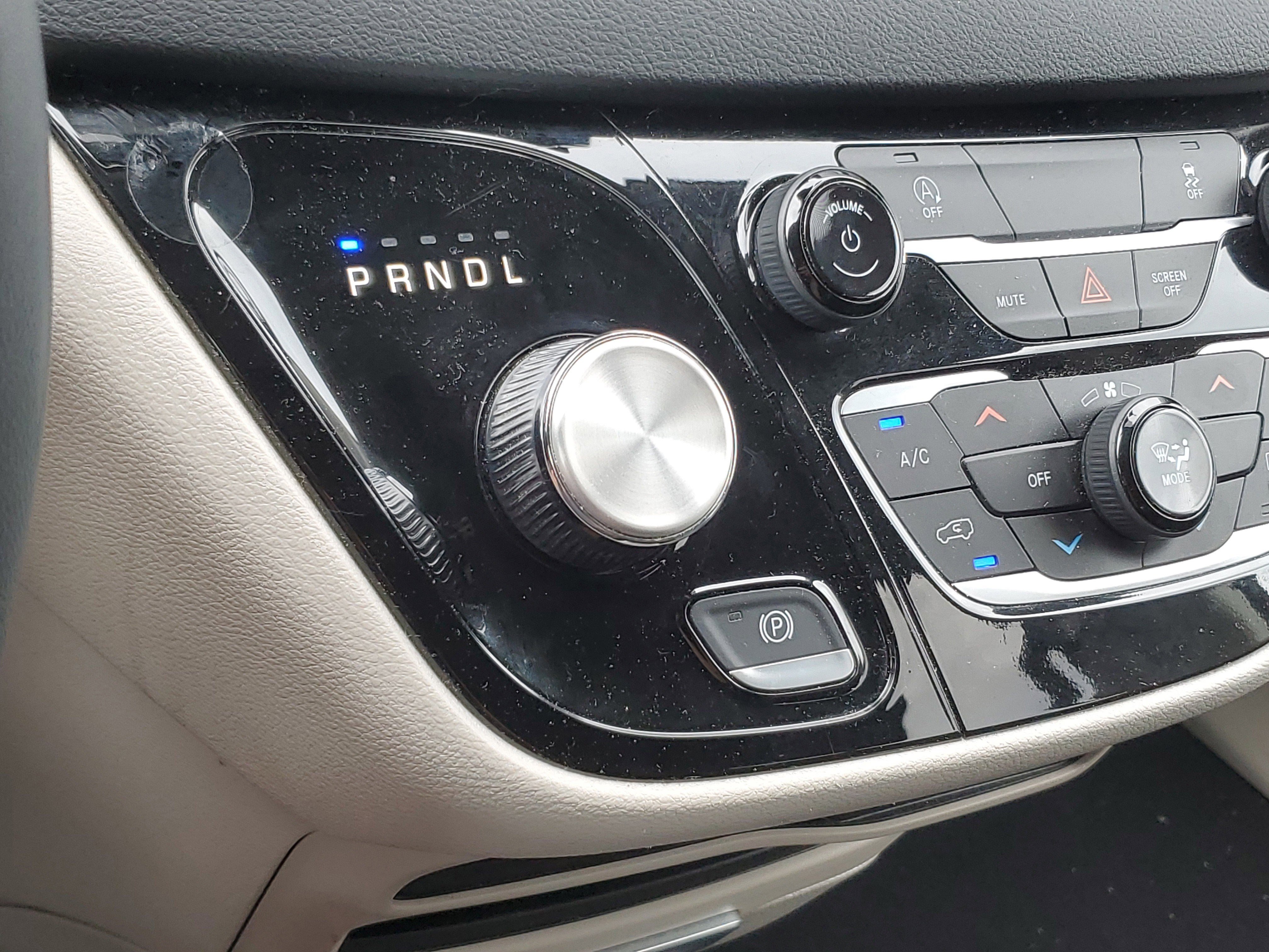 Used 2023 Chrysler Voyager LX image 30