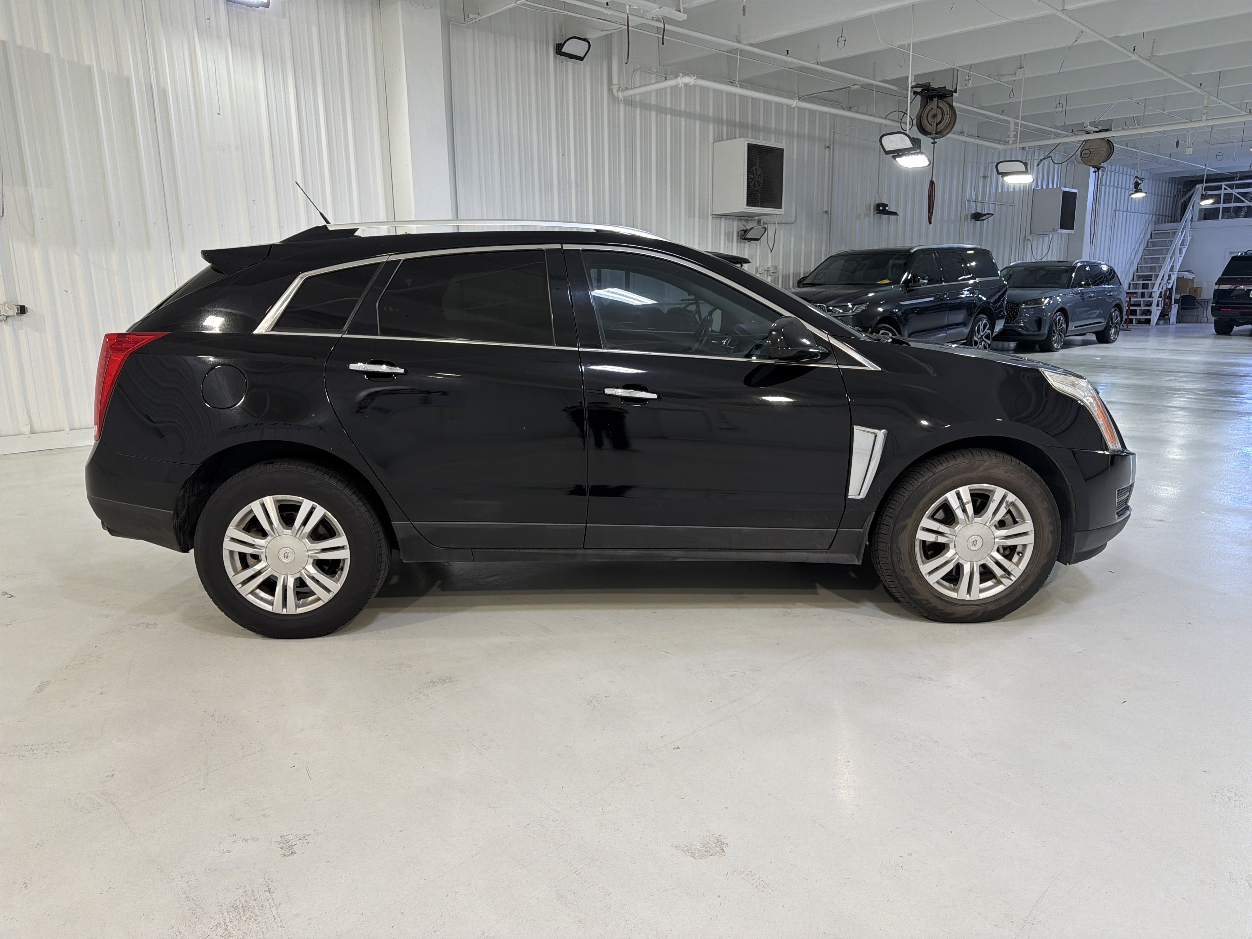 Used 2014 Cadillac SRX Luxury w/ Driver Awareness Package FWD image 6