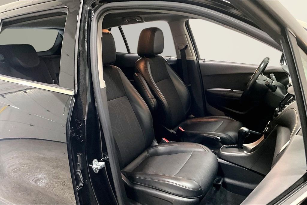 Used 2019 Chevrolet Trax LT w/ LT Convenience Package image 26