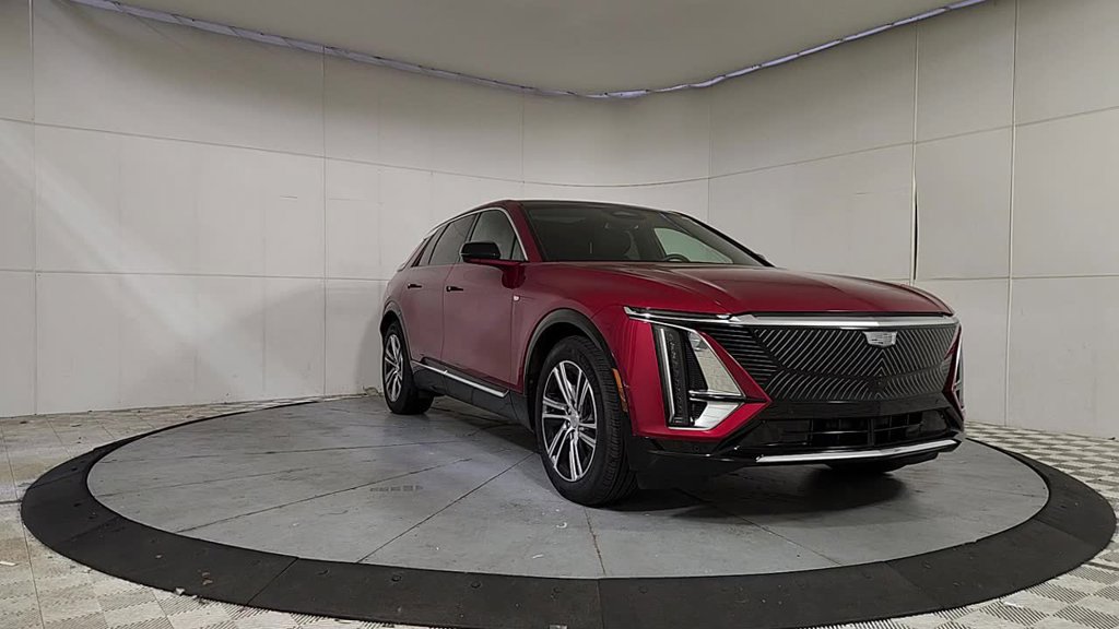 Used 2025 Cadillac Lyriq Luxury w/ LPO, Floor Liner Package AWD/4WD image 2