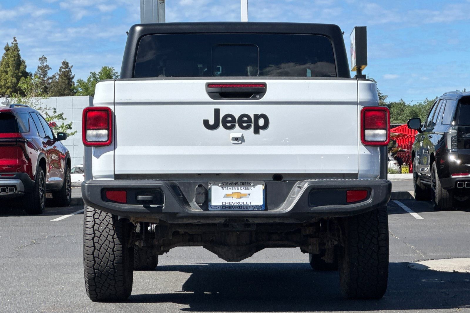 Used 2025 Jeep Gladiator Sport image 6