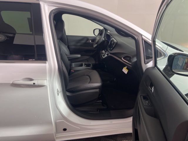 New 2026 Chrysler Voyager LX FWD image 8