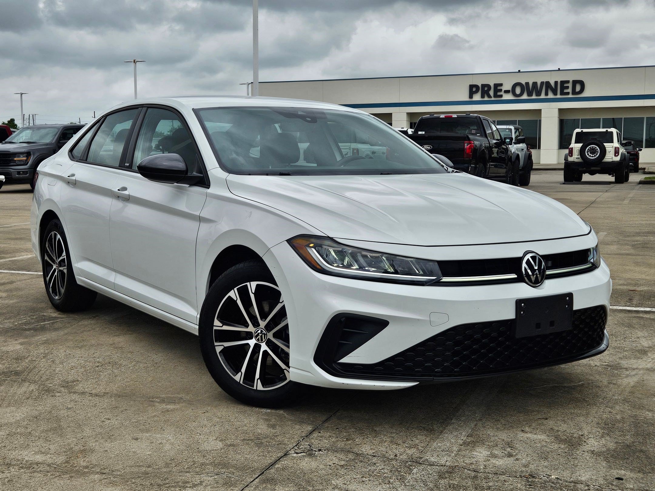 Used 2025 Volkswagen Jetta Sport FWD image 1