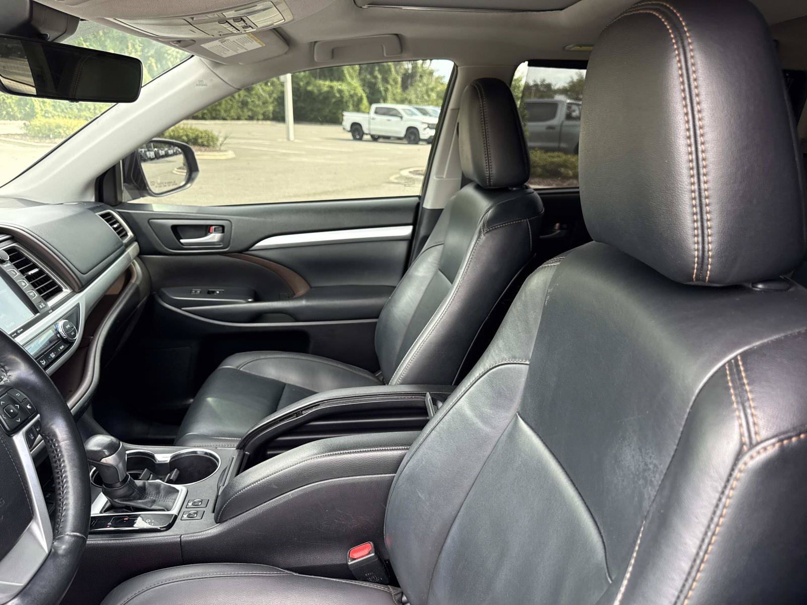 Used 2019 Toyota Highlander XLE AWD/4WD image 22