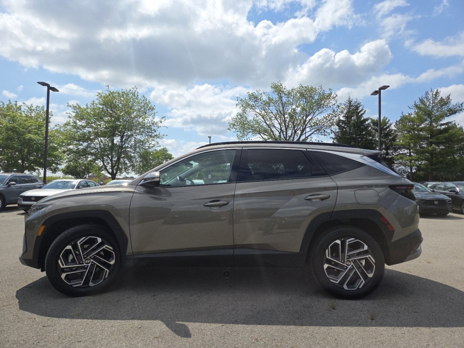 Used 2025 Hyundai Tucson Limited AWD/4WD image 16
