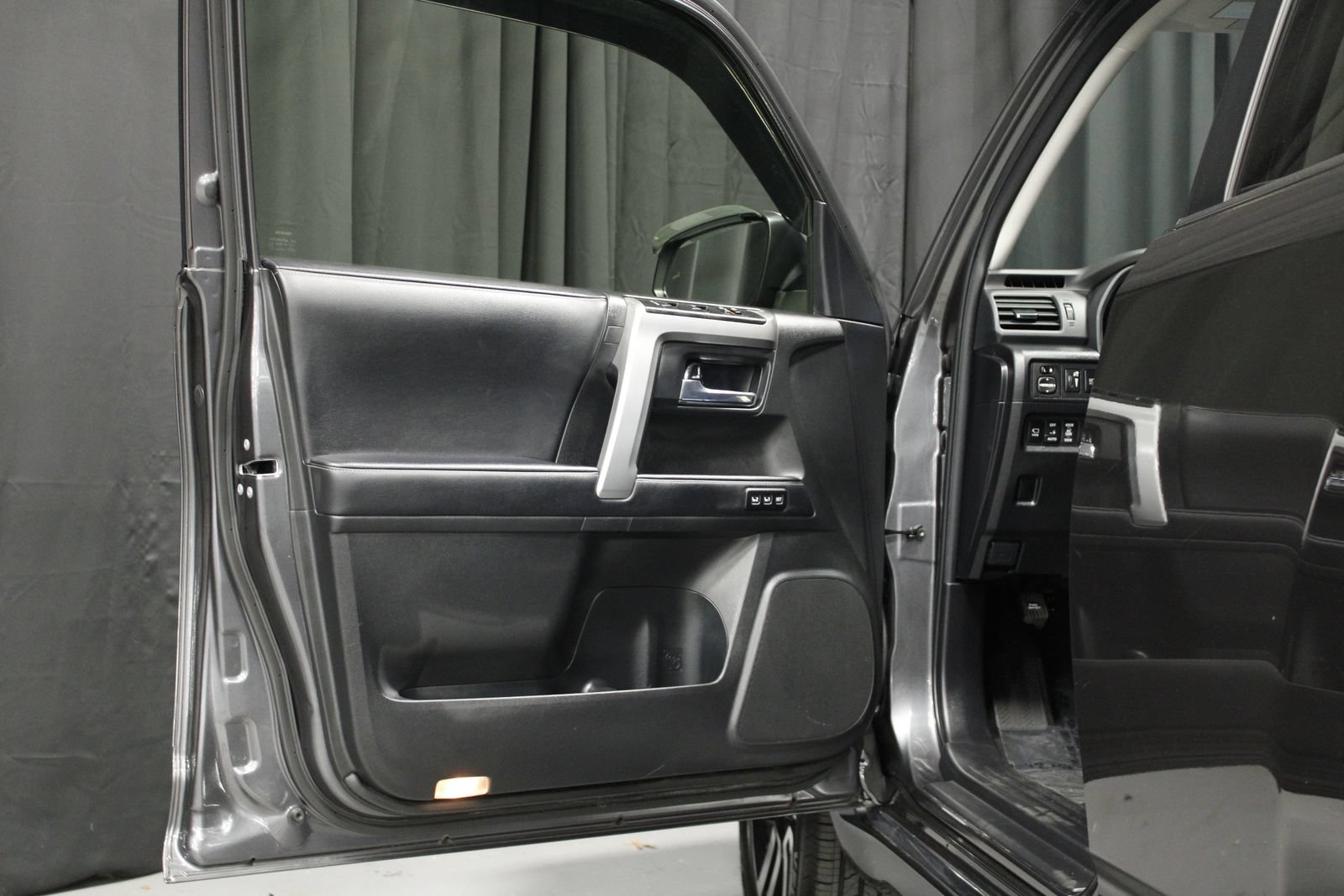 Used 2023 Toyota 4Runner Limited AWD/4WD image 34