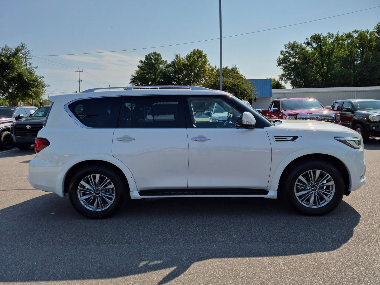 Used 2023 INFINITI QX80 Luxe w/ Cargo Package AWD/4WD image 2
