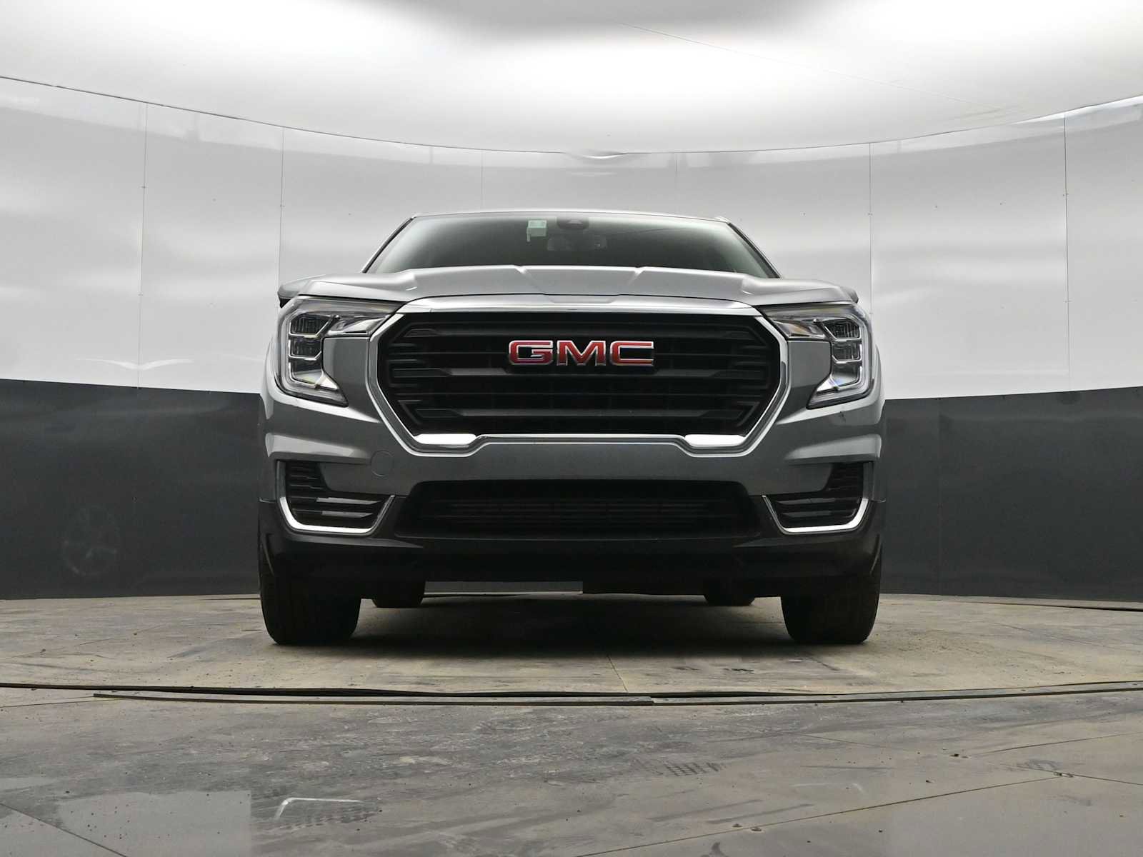 Used 2024 GMC Terrain SLE image 31