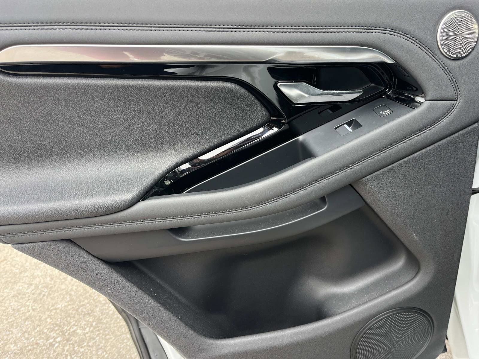 Used 2021 Land Rover Range Rover Evoque R-Dynamic SE image 15