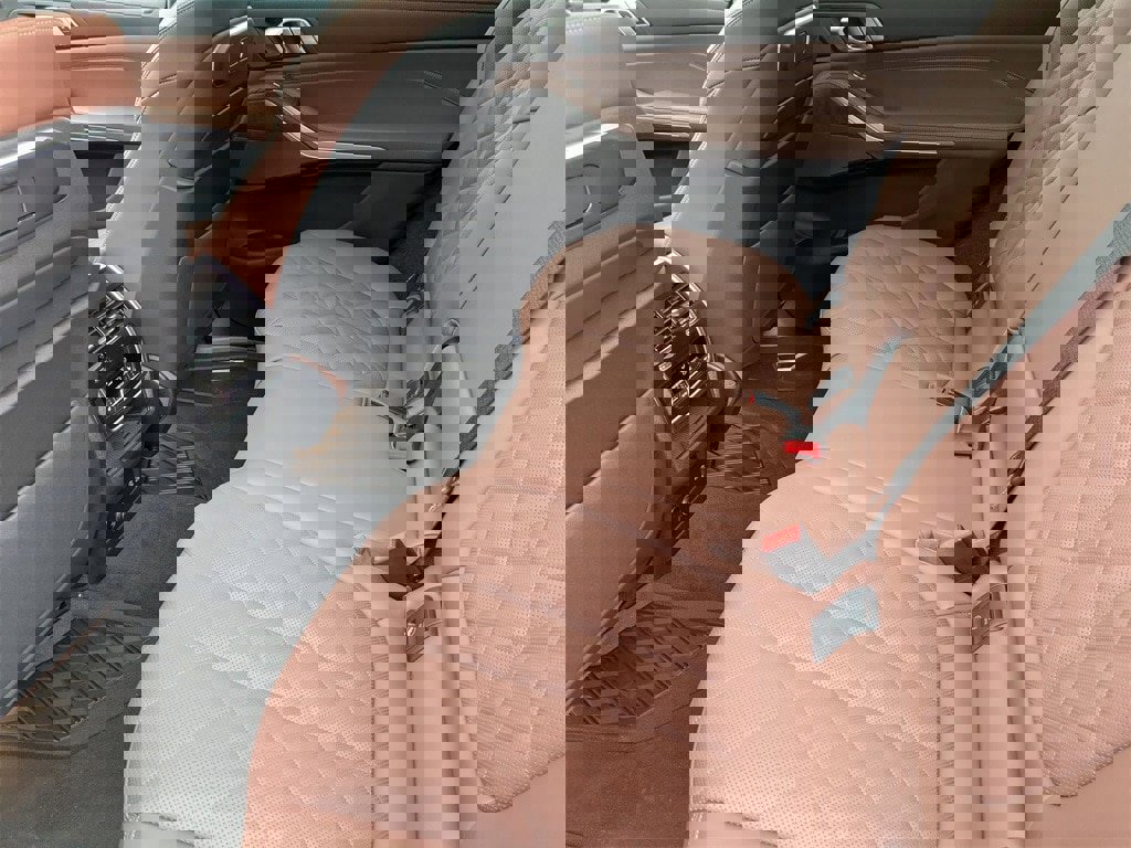 New 2025 BMW X7 xDrive40i w/ Premium Package image 30