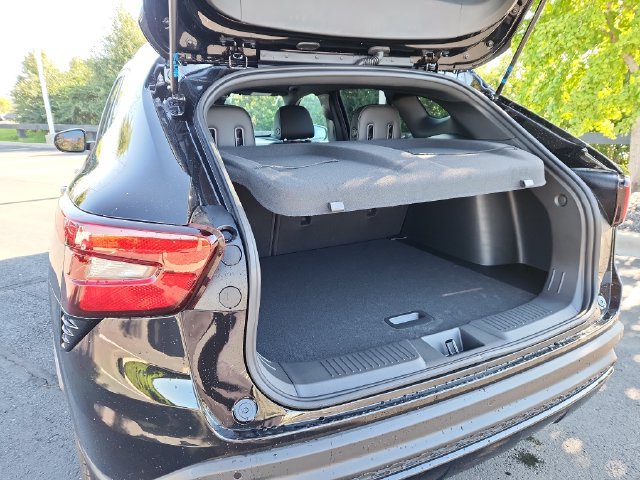New 2026 Chevrolet Trax RS w/ Sunroof Package FWD image 18
