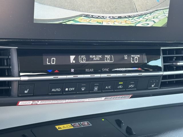 Used 2026 Toyota Sienna XLE FWD image 19