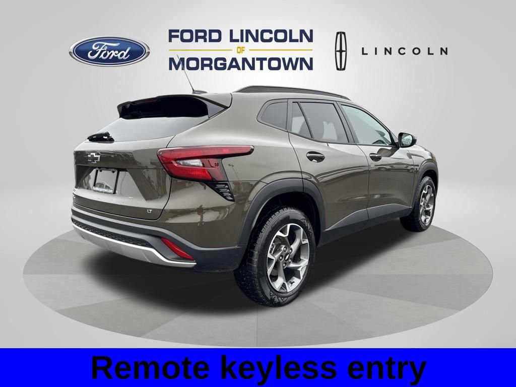 Used 2024 Chevrolet Trax LT w/ Sunroof Package image 7