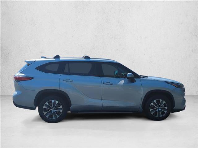 Certified 2022 Toyota Highlander XLE image 4