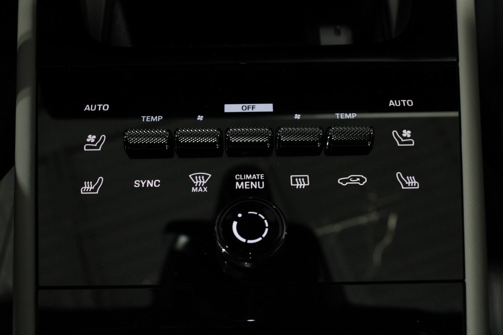 Certified 2025 Porsche Cayenne GTS AWD/4WD image 29