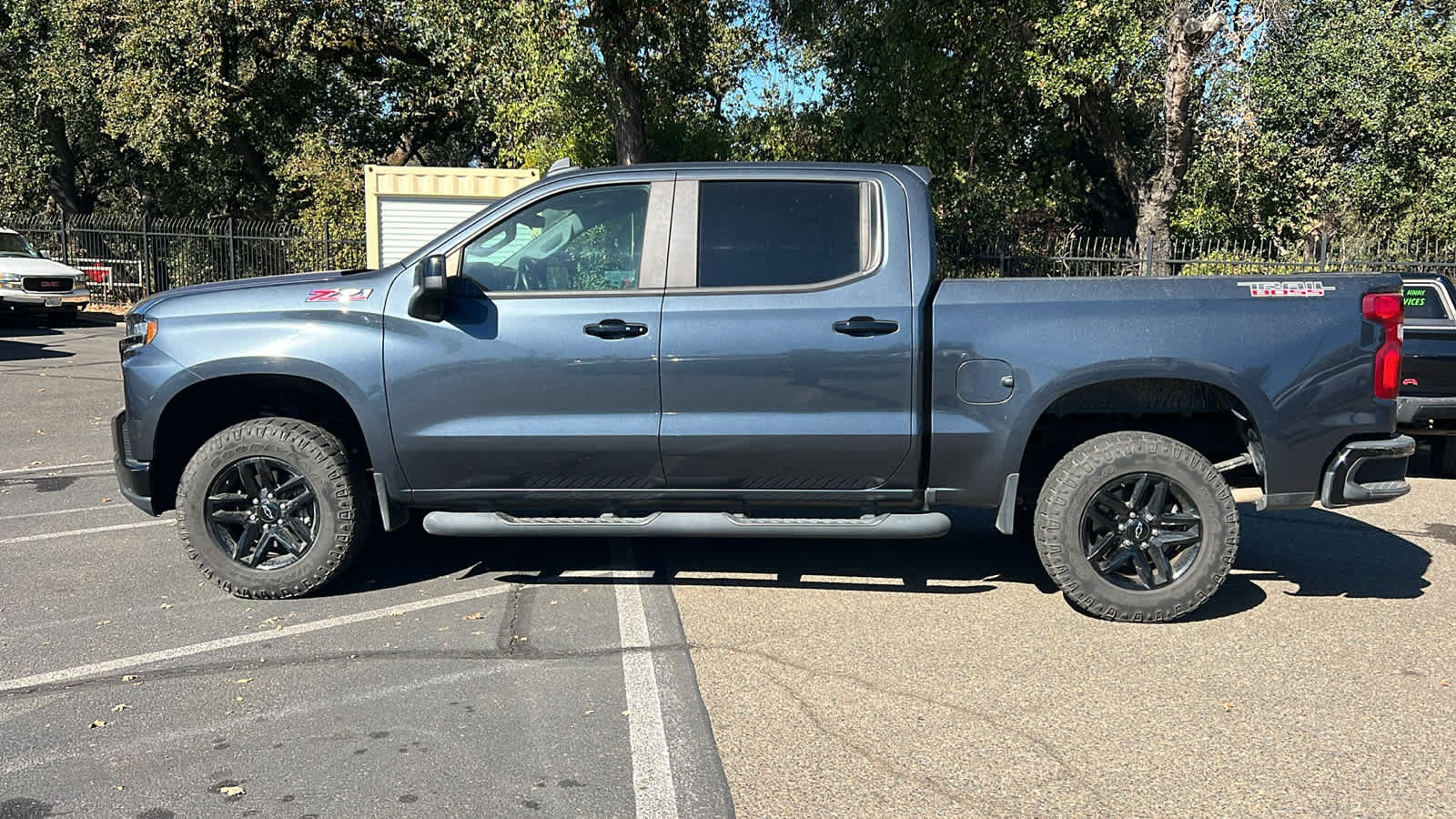Used 2021 Chevrolet Silverado 1500 LT Trail Boss w/ LPO, Dark Essentials Package AWD/4WD image 8