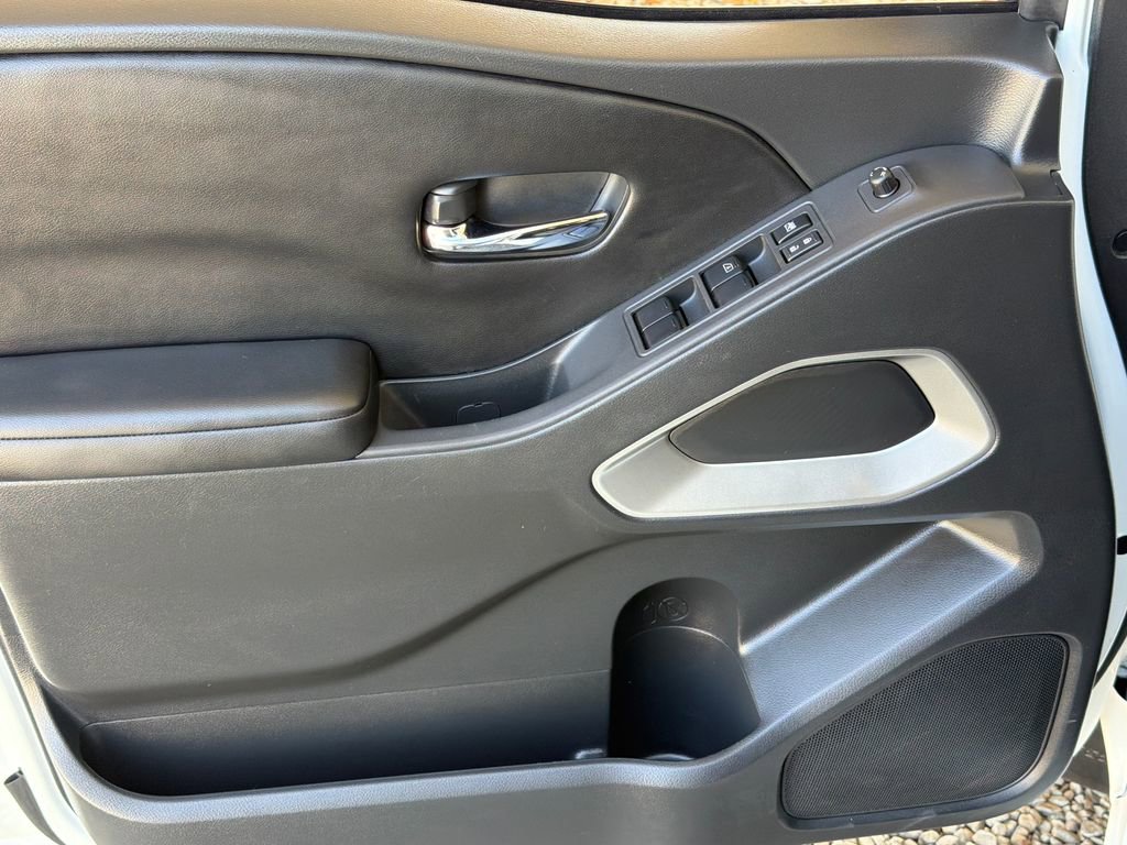 Used 2025 Nissan Frontier SV w/ Tow Package image 3