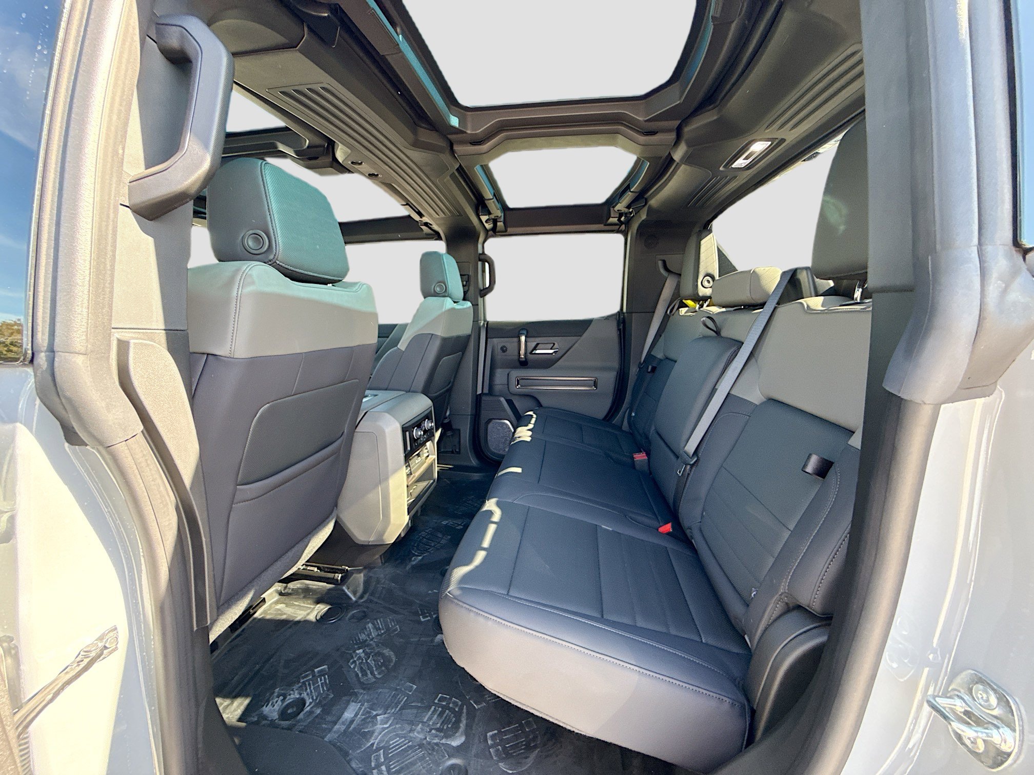 Used 2025 GMC Hummer EV 2X w/ LPO, Dark Essentials Package image 22