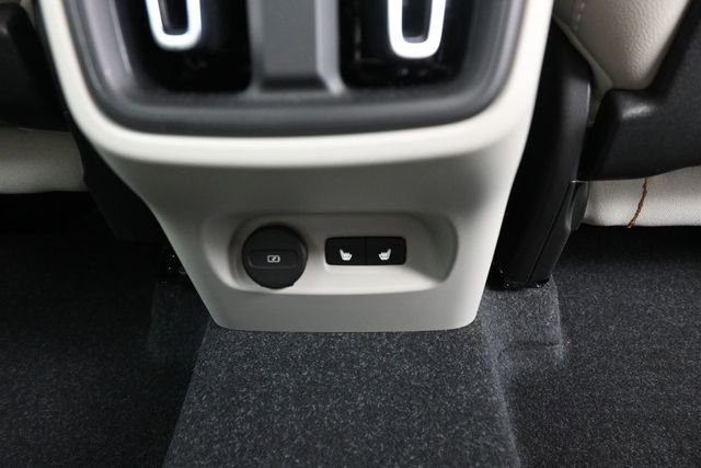 Used 2023 Volvo XC40 B5 Plus w/ Driver Assist Package AWD/4WD image 34