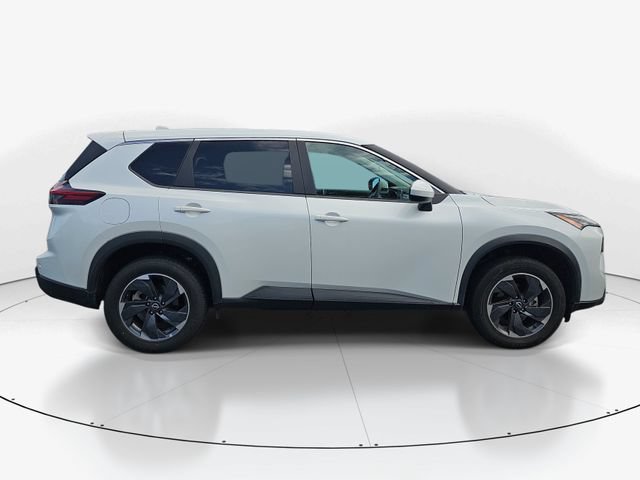 Used 2024 Nissan Rogue SV FWD image 2