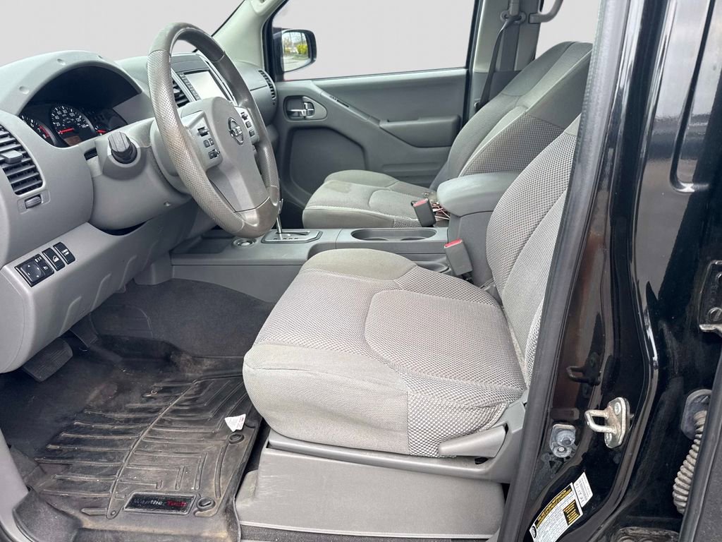 Used 2020 Nissan Frontier SV w/ Midnight Edition Floor Mats AWD/4WD image 17