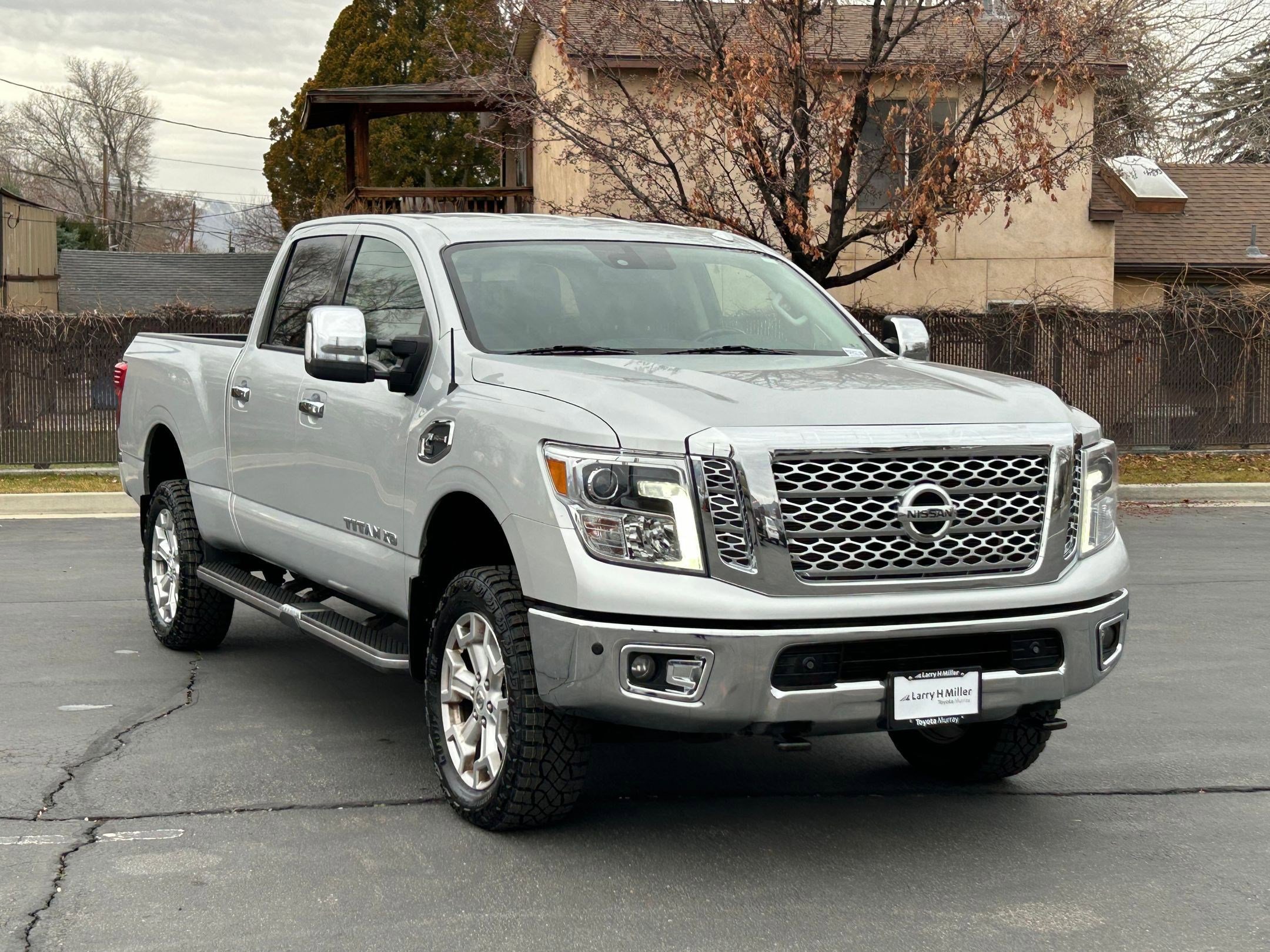 Used 2017 Nissan Titan SL image 7