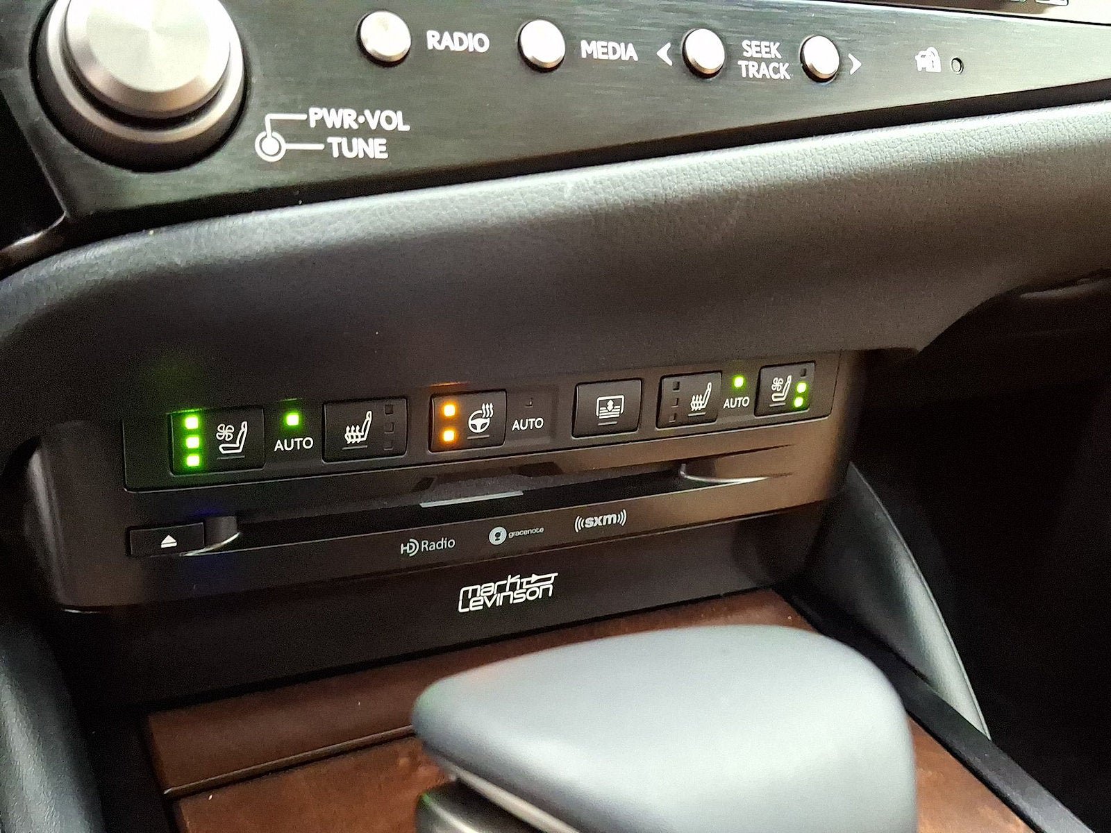 Used 2022 Lexus ES 300h w/ Luxury Package FWD image 11
