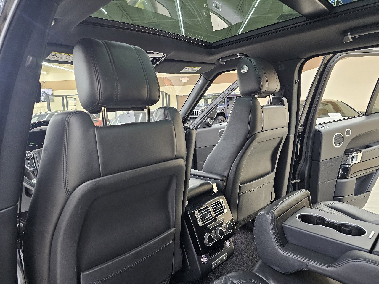 Used 2016 Land Rover Range Rover HSE image 27