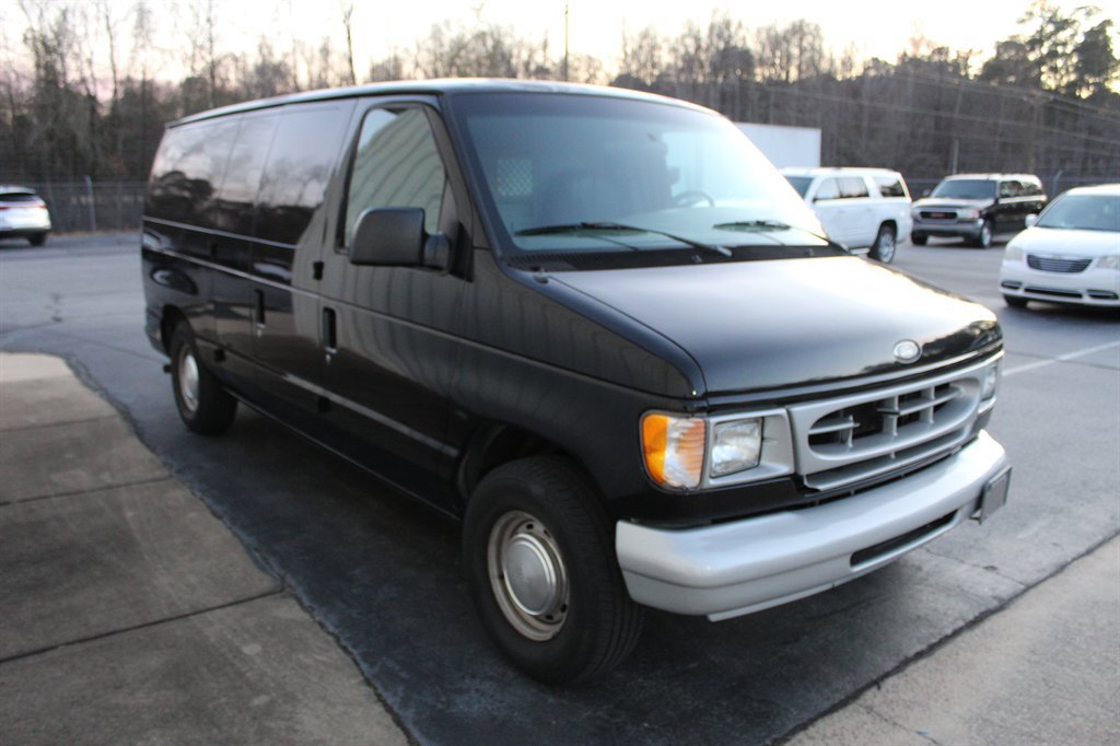 Used 2000 Ford E-150 and Econoline 150 image 2