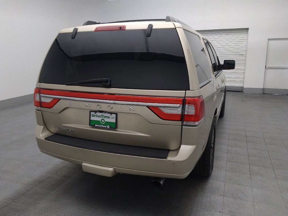 Used 2017 Lincoln Navigator Select RWD image 7