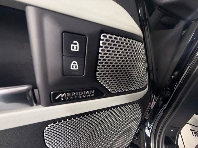 Used 2023 Land Rover Defender 130 SE image 34