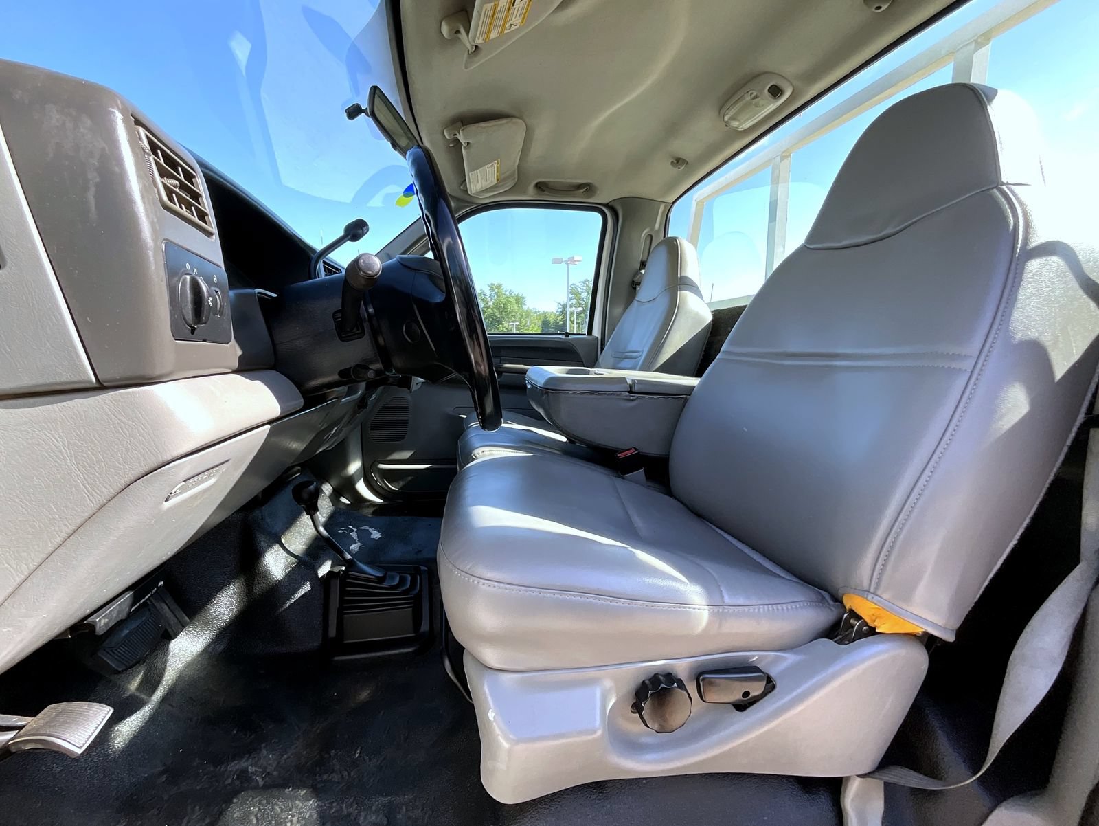 Used 2004 Ford F550 4x4 Regular Cab Super Duty image 10