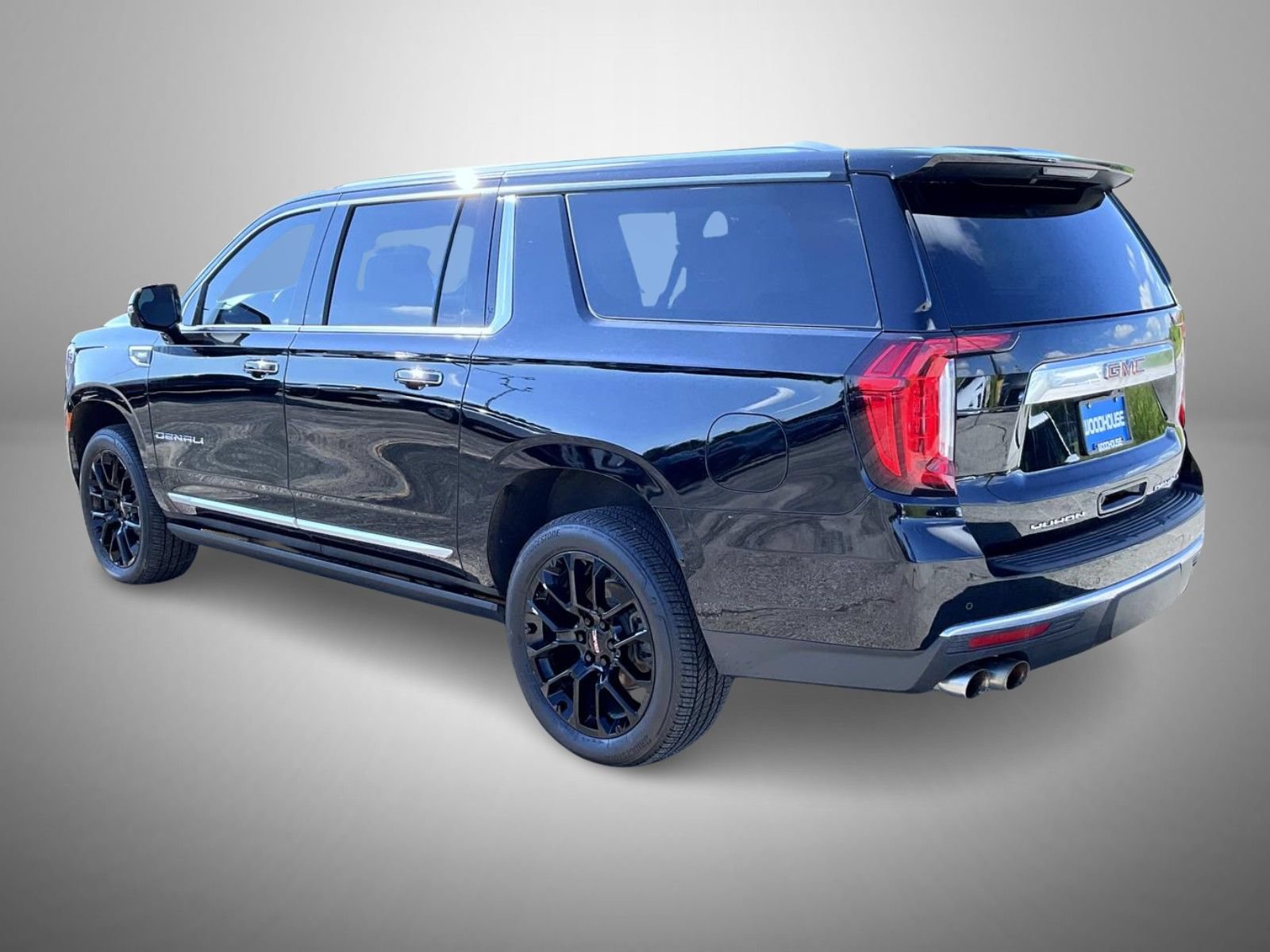 Certified 2022 GMC Yukon XL Denali w/ Denali Premium Package AWD/4WD image 7