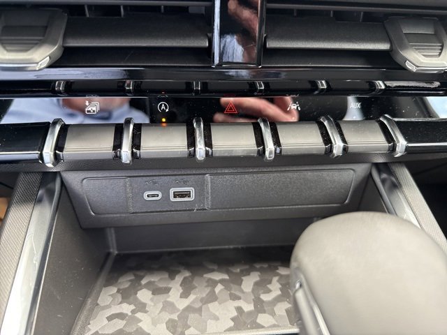 New 2025 GMC Canyon Elevation w/ Convenience Package image 32