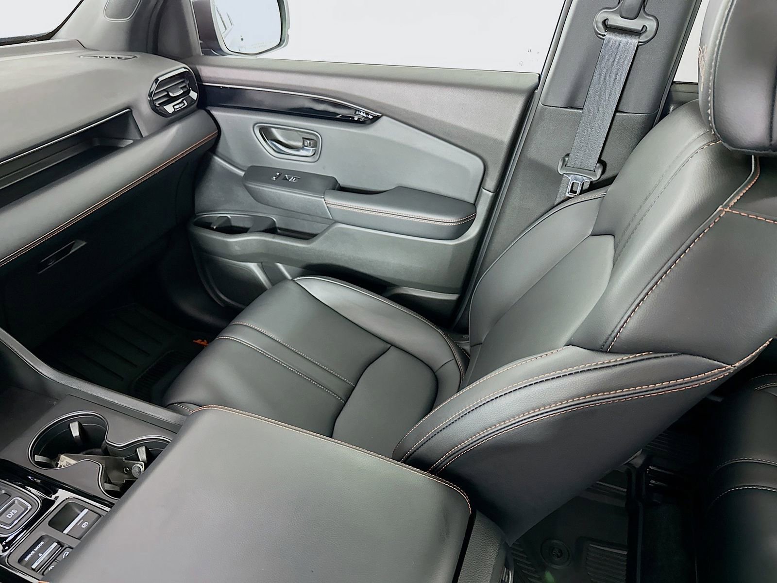 Used 2025 Honda Pilot TrailSport image 23