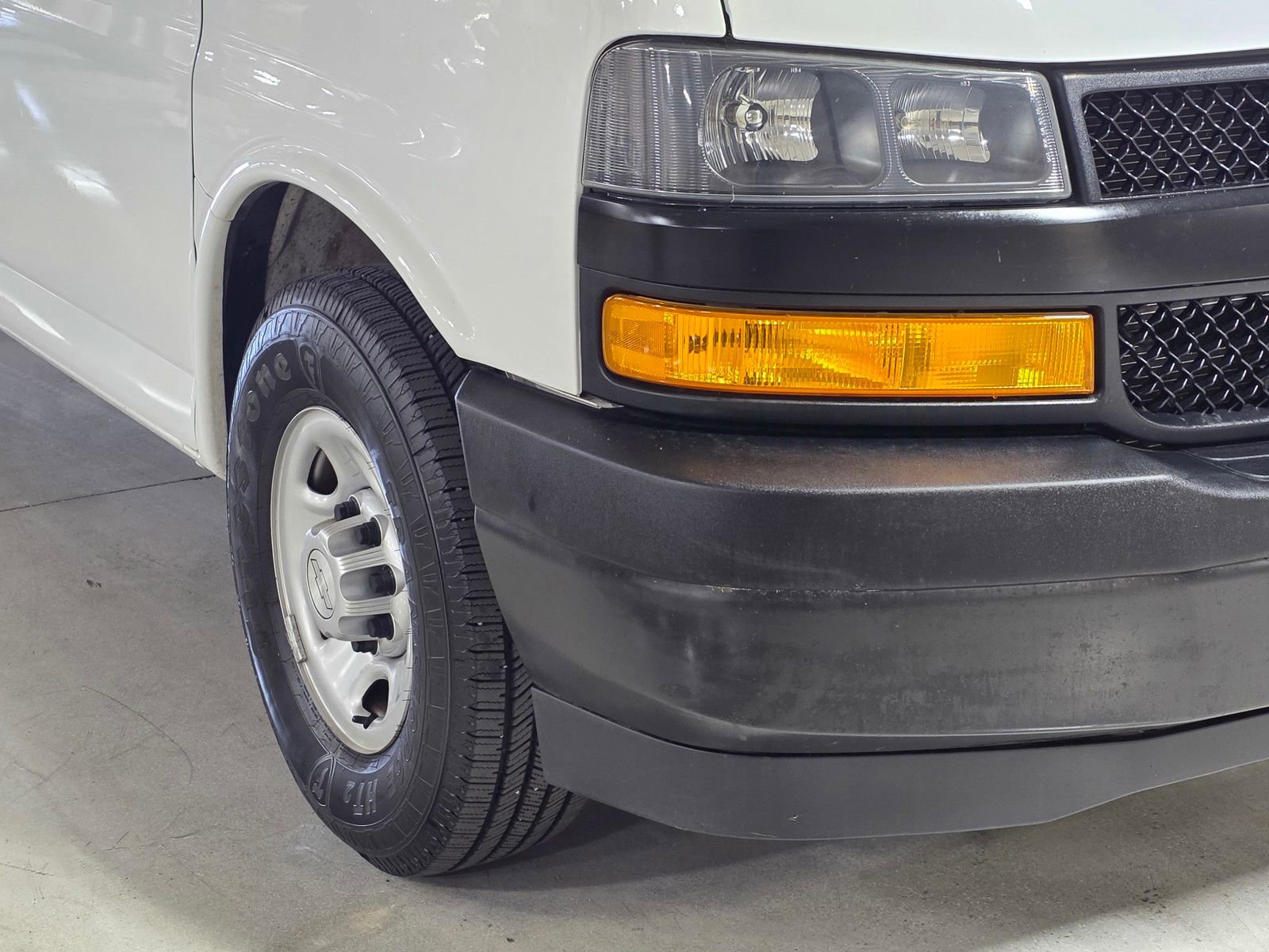 Used 2018 Chevrolet Express 2500 LS w/ Driver Convenience Package image 10