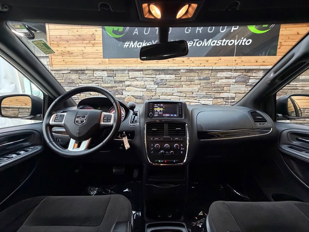 Used 2018 Dodge Grand Caravan SE FWD image 15