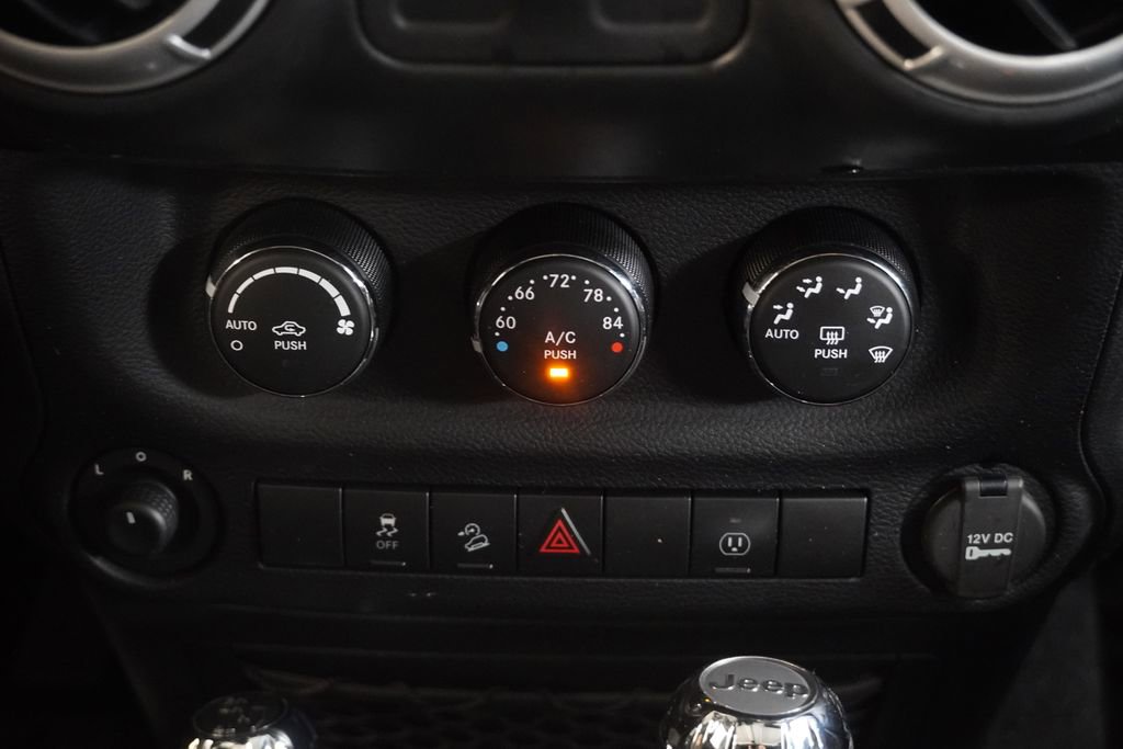 Used 2014 Jeep Wrangler Sahara w/ Connectivity Group AWD/4WD image 19