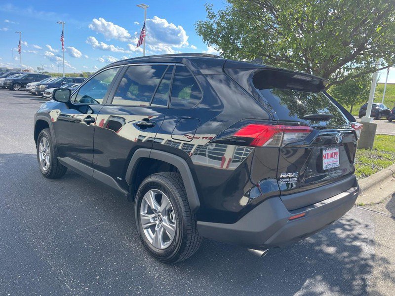 Used 2024 Toyota RAV4 LE AWD/4WD image 4