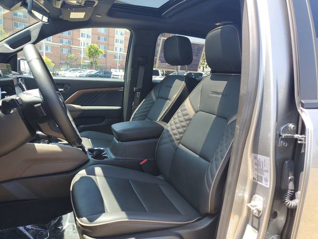 Used 2024 GMC Canyon Denali AWD/4WD image 18