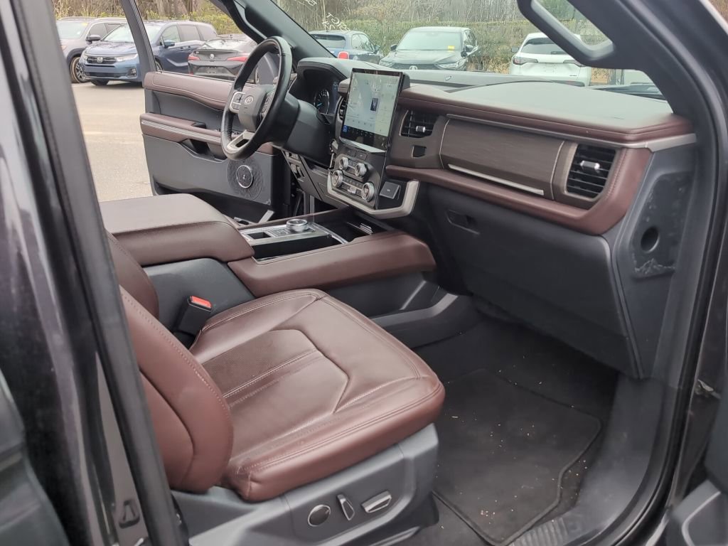 Used 2024 Ford Expedition Limited image 16